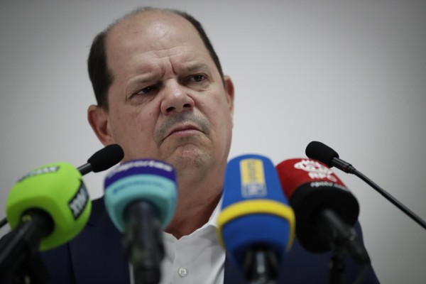 El presidente de la Federación Panameña de Fútbol de Panamá (Fepafut) Manuel Arias habla durante una conferencia de prensa hoy, en la sede del organismo en Ciudad de Panamá. El presidente de la Federación Panameña de Fútbol de Panamá (Fepafut) Manuel Arias habla durante una conferencia de prensa hoy, en la sede del organismo en Ciudad de Panamá.