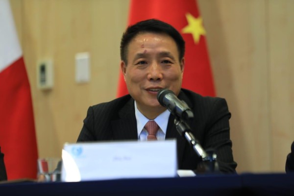 Zhu Rui, ministro adjunto del Departamento Internacional del Comité Central del PCCh. Zhu Rui, ministro adjunto del Departamento Internacional del Comité Central del PCCh.