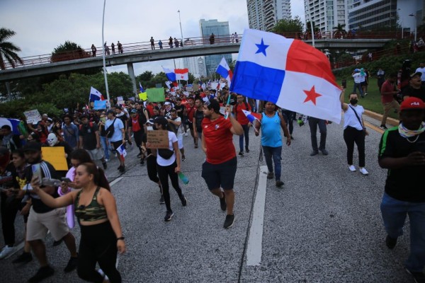 Hoy se cumplen tres días de protestas debido a la sanción del contrato-ley minero. Hoy se cumplen tres días de protestas debido a la sanción del contrato-ley minero.