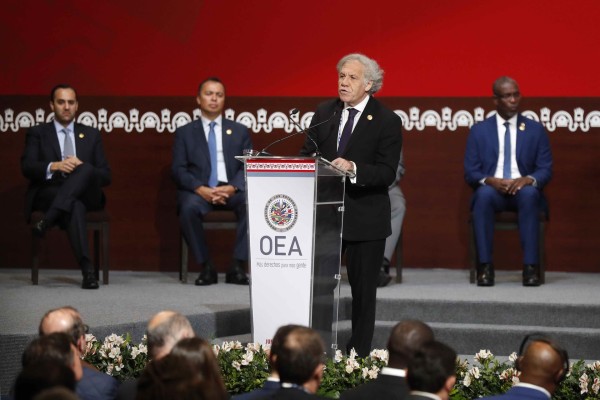El secretario general de la Organización de Estados Americanos (OEA), Luis Almagro, pronuncia hoy un discurso durante la inauguración de la 52 Asamblea General de la OEA, en Lima (Perú) El secretario general de la Organización de Estados Americanos (OEA), Luis Almagro, pronuncia hoy un discurso durante la inauguración de la 52 Asamblea General de la OEA, en Lima (Perú)