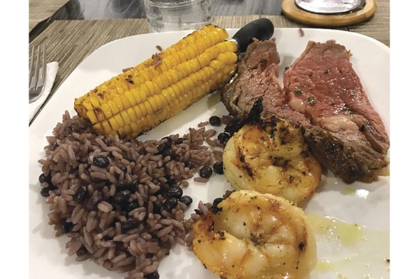 La foto de un plato de puerco frito y arroz con guandú que supuestamente envió Varela a Porcell. La foto de un plato de puerco frito y arroz con guandú que supuestamente envió Varela a Porcell.