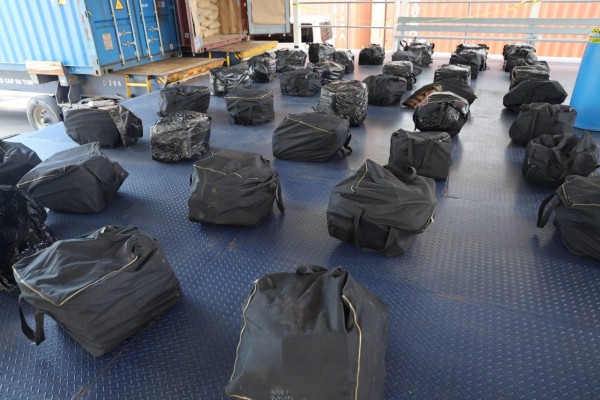 Fueron capturados 10 funcionarios y hasta el momento se ha logrado la recuperación de más de 65,000 dólares. Fueron capturados 10 funcionarios y hasta el momento se ha logrado la recuperación de más de 65,000 dólares.