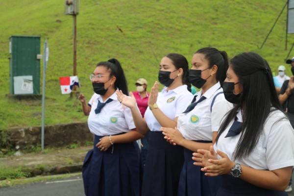 Protesta de estudiantes, profesores y padres de familia del Instituto Dr. Alfredo Cantón en San Miguelito Protesta de estudiantes, profesores y padres de familia del Instituto Dr. Alfredo Cantón en San Miguelito