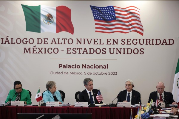 La secretaria mexicana de Seguridad y Protección Ciudadana, Rosa Icela Rodríguez (i), la canciller de México, Alicia Bárcena (2-i), el secretario de Estado, Antony Blinken (c) el fiscal general, Merrick Garland (2-d) y el de Seguridad Nacional de EEUU, Alejandro Mayorkas (d) participan hoy, durante una reunión de trabajo en la Ciudad de México (México). La secretaria mexicana de Seguridad y Protección Ciudadana, Rosa Icela Rodríguez (i), la canciller de México, Alicia Bárcena (2-i), el secretario de Estado, Antony Blinken (c) el fiscal general, Merrick Garland (2-d) y el de Seguridad Nacional de EEUU, Alejandro Mayorkas (d) participan hoy, durante una reunión de trabajo en la Ciudad de México (México).