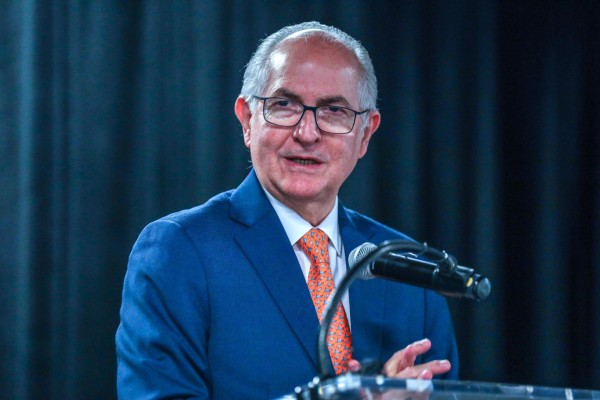 Hay orden de arresto contra el exalcalde caraqueño Antonio Ledezma. Hay orden de arresto contra el exalcalde caraqueño Antonio Ledezma.