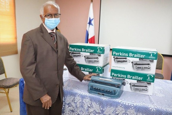 El profesor y director ejecutivo del Patronato Luz del Ciego, Pedro Salinas. El profesor y director ejecutivo del Patronato Luz del Ciego, Pedro Salinas.