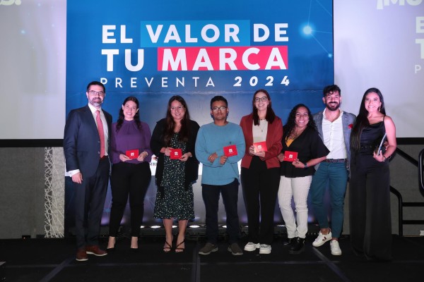 El evento culminó con una tómbola, en al que seis ganadores de la audiencia obtuvieron certificados de regalo. El evento culminó con una tómbola, en al que seis ganadores de la audiencia obtuvieron certificados de regalo.