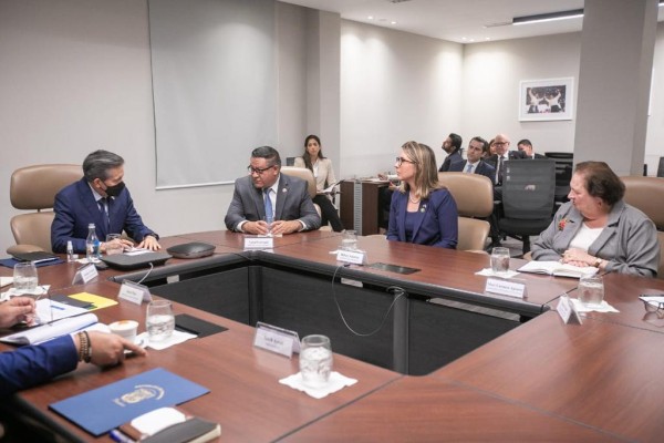 Cortizo, por otro lado, destacó que Panamá registra un récord de incautación de drogas. Cortizo, por otro lado, destacó que Panamá registra un récord de incautación de drogas.
