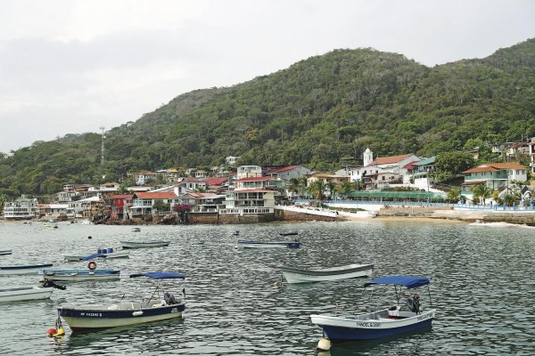 La isla Taboga tiene una planta desalinizadora. La isla Taboga tiene una planta desalinizadora.