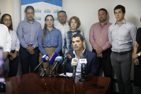 El presidente de Coel, Edgar Urrutia, en conferencia de prensa, este lunes. El presidente de Coel, Edgar Urrutia, en conferencia de prensa, este lunes.