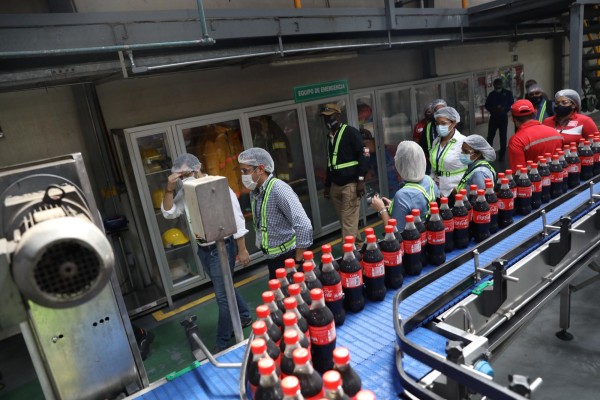 El Ministro Martínez también visitó las instalaciones de la empresa Coca-Cola FEMSA Panamá. El Ministro Martínez también visitó las instalaciones de la empresa Coca-Cola FEMSA Panamá.
