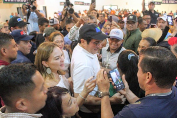 Torrijos Espino advirtió que, en el Panamá de hoy, unos tienen abundancia, mientras a otros a duras penas les alcanza el dinero. Torrijos Espino advirtió que, en el Panamá de hoy, unos tienen abundancia, mientras a otros a duras penas les alcanza el dinero.