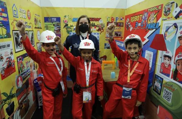El equipo Zip Master del Colegio Bilingue de Panamá, conformado por los estudiantes, Juan Polo, Sebastián Díaz y Rebeca Araúz obtuvo el octavo lugar en la categoría Futuros Innovadores. El equipo Zip Master del Colegio Bilingue de Panamá, conformado por los estudiantes, Juan Polo, Sebastián Díaz y Rebeca Araúz obtuvo el octavo lugar en la categoría Futuros Innovadores.