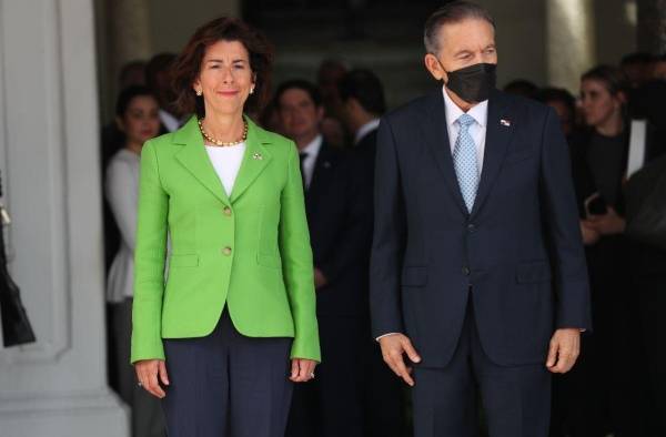 Raimondo y su delegación se reunió con Cortizo en el Palacio de las Garzas. Raimondo y su delegación se reunió con Cortizo en el Palacio de las Garzas.