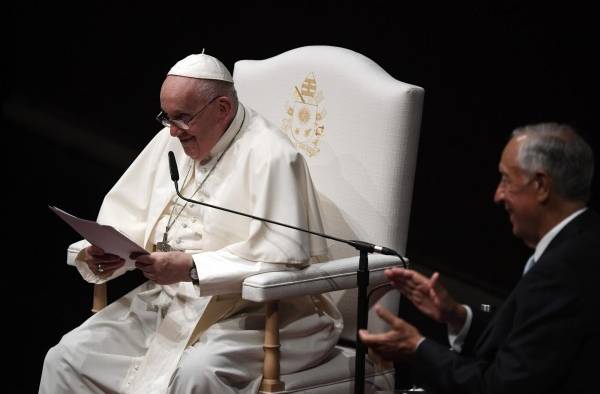 'El mundo necesita a Europa, a la verdadera Europa; necesita de su papel de constructora de puentes y de paz', dijo el papa. 'El mundo necesita a Europa, a la verdadera Europa; necesita de su papel de constructora de puentes y de paz', dijo el papa.