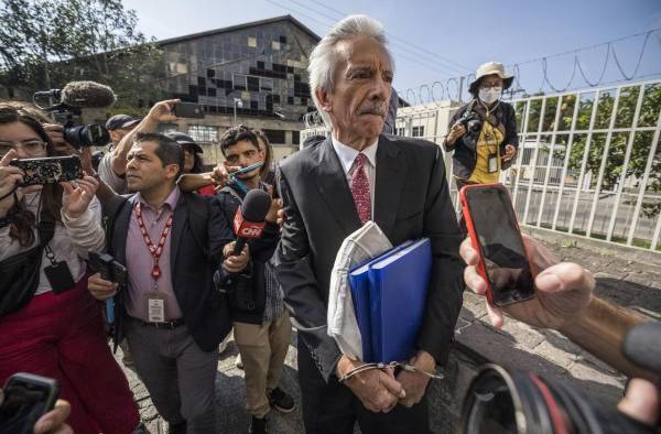 Rubén Zamora Marroquín es el fundador de El Periódico. Rubén Zamora Marroquín es el fundador de El Periódico.