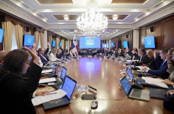 Tejada explicó a los miembros del Consejo de Gabinete que la reglamentación existente impide al Cuerpo de Bomberos de Panamá el uso del fondo de un fideicomiso. Tejada explicó a los miembros del Consejo de Gabinete que la reglamentación existente impide al Cuerpo de Bomberos de Panamá el uso del fondo de un fideicomiso.