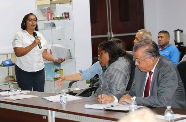 Valderrama hizo un llamado a todos los ganaderos de Panamá a reportar a las autoridades del Mida y de salud cualquier animal enfermo. Valderrama hizo un llamado a todos los ganaderos de Panamá a reportar a las autoridades del Mida y de salud cualquier animal enfermo.