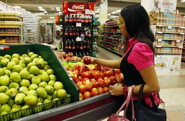 Las frutas son necesarias en la merienda de los niños. Las frutas son necesarias en la merienda de los niños.