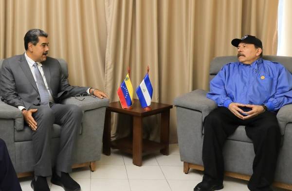 Fotografía cedida por prensa de Miraflores, donde se observa al presidente de Venezuela Nicolás Maduro (i) junto a el presidente de Nicaragua, Daniel Ortega, durante la Cumbre del G77 + China Fotografía cedida por prensa de Miraflores, donde se observa al presidente de Venezuela Nicolás Maduro (i) junto a el presidente de Nicaragua, Daniel Ortega, durante la Cumbre del G77 + China