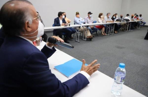 El ministro de Desarrollo Agropecuario durante la reunión con productores. El ministro de Desarrollo Agropecuario durante la reunión con productores.