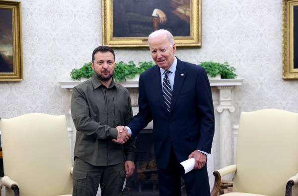 El presidente de Ucrania, Volodímir Zelenski, y el presidente de Estados Unidos, Joe Biden El presidente de Ucrania, Volodímir Zelenski, y el presidente de Estados Unidos, Joe Biden