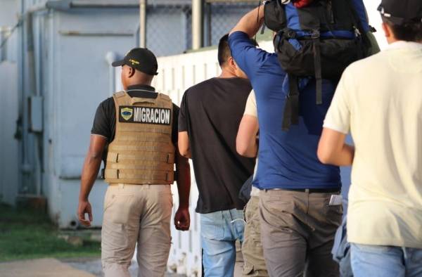 En la norma se detalla que tienen impedimento de entrada al país los extranjeros que permanezcan de manera indocumentada. En la norma se detalla que tienen impedimento de entrada al país los extranjeros que permanezcan de manera indocumentada.