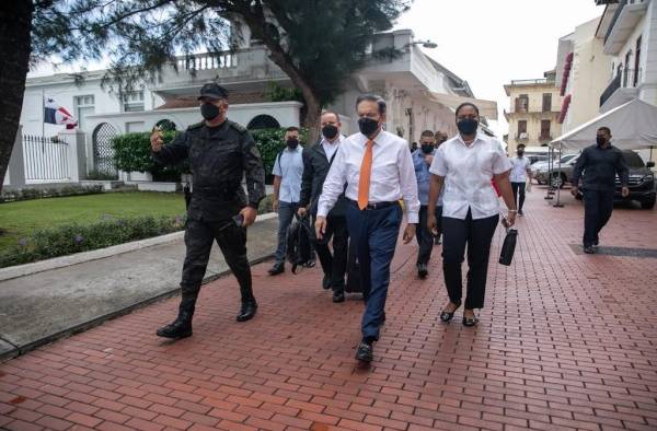 Cortizo y el resto de los funcionarios de los predios de la Presidencia se trasladaron con orden a zonas seguras. Cortizo y el resto de los funcionarios de los predios de la Presidencia se trasladaron con orden a zonas seguras.
