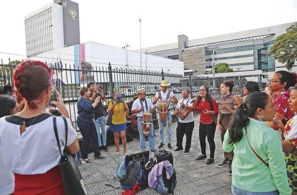 La manifestación se realizó en los predios de la Asamblea Nacional. La manifestación se realizó en los predios de la Asamblea Nacional.