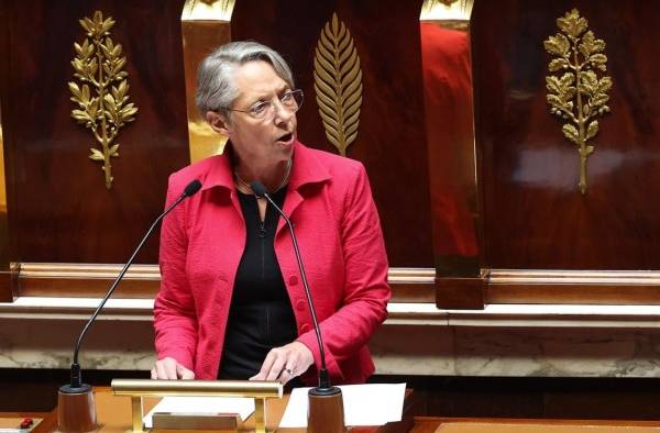 La primera ministra francesa, Elisabeth Borne, durante el debate de la moción de censura de este lunes en la Asamblea francesa. La primera ministra francesa, Elisabeth Borne, durante el debate de la moción de censura de este lunes en la Asamblea francesa.