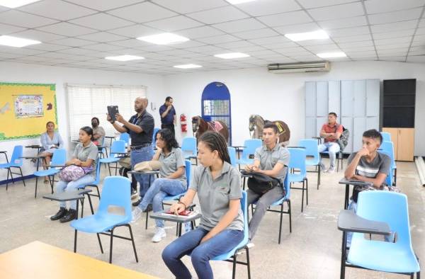 Un total de 11 alumnos, entre ellos tres damas, dieron inicia ayer a sus aprendizajes teóricos prácticos. Un total de 11 alumnos, entre ellos tres damas, dieron inicia ayer a sus aprendizajes teóricos prácticos.