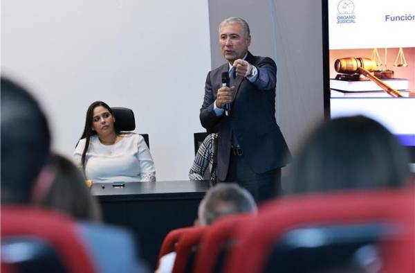Arrocha sostuvo que actualmente las normasde la jurisdicción civil, están contenidas en el Código Judicial y se aspira a que haya una especialización de las normas procesales de la jurisdicción civil. Arrocha sostuvo que actualmente las normasde la jurisdicción civil, están contenidas en el Código Judicial y se aspira a que haya una especialización de las normas procesales de la jurisdicción civil.