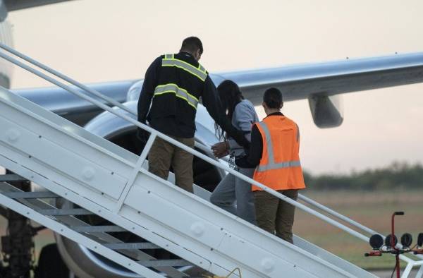 Los venezolanos repatriados abordaron el avión en Harlingen, Texas, de donde salió cerca de las 9:37 a.m. hora local. Los venezolanos repatriados abordaron el avión en Harlingen, Texas, de donde salió cerca de las 9:37 a.m. hora local.