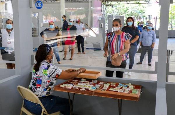 La Lotería Nacional sólo otorga en efectivo hasta $2,000. La Lotería Nacional sólo otorga en efectivo hasta $2,000.
