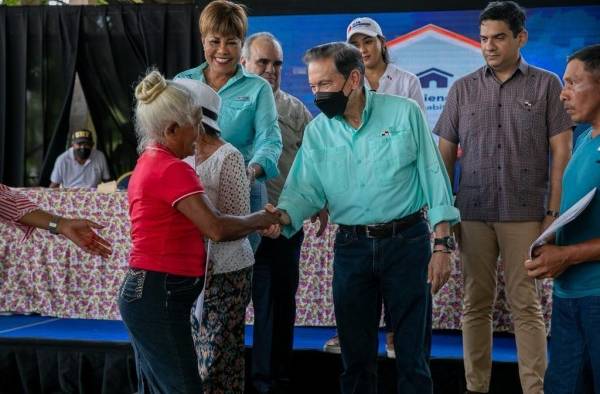 Cortizo entregó el proyecto de construcción y rehabilitación de la carretera desde Gatún hasta Miguel de La Borda. Cortizo entregó el proyecto de construcción y rehabilitación de la carretera desde Gatún hasta Miguel de La Borda.