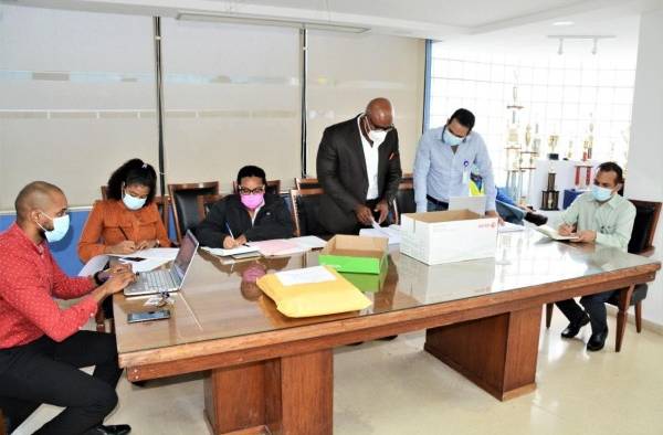 Momentos de la apertura de propuesta para la construcción de los dos proyectos de la Zona Libre de Colón. Momentos de la apertura de propuesta para la construcción de los dos proyectos de la Zona Libre de Colón.