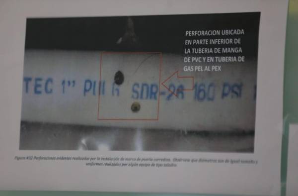 Vista de las dos perforaciones realizadas en la tubería de gas, ubicada en el piso 14, específicamente, entre los grupos de cilindro de gas que unen los apartamento C-1 y C-2. Vista de las dos perforaciones realizadas en la tubería de gas, ubicada en el piso 14, específicamente, entre los grupos de cilindro de gas que unen los apartamento C-1 y C-2.