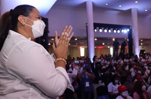 Arelys González, ganó la presidencia del Frente Femenino con 329 votos frente a los 155 de Zulay Rodríguez. Arelys González, ganó la presidencia del Frente Femenino con 329 votos frente a los 155 de Zulay Rodríguez.