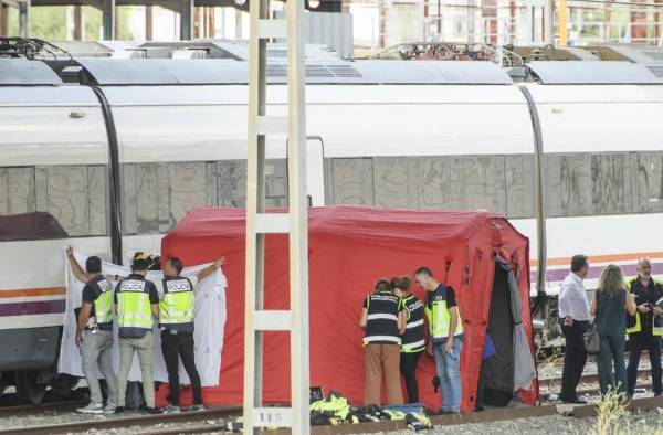 El cadáver encontrado entre dos vagones en la estación de Santa Justa de Sevilla apunta a que corresponde al joven Álvaro Prieto, desaparecido el jueves. El cadáver encontrado entre dos vagones en la estación de Santa Justa de Sevilla apunta a que corresponde al joven Álvaro Prieto, desaparecido el jueves.