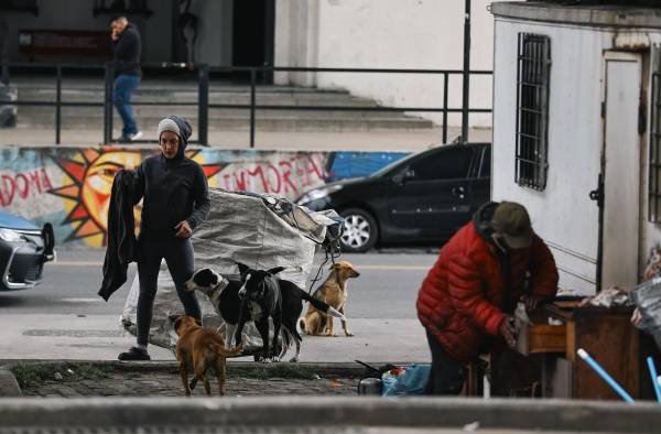 Fotografía que muestra personas en situación de calle el 19 de septiembre de 2023 en Buenos Aires (Argentina). Fotografía que muestra personas en situación de calle el 19 de septiembre de 2023 en Buenos Aires (Argentina).