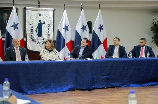 Carrizo exhortó al gremio a que se integren a las consultas del 'Plan de Gobierno de Unidad Nacional'. Carrizo exhortó al gremio a que se integren a las consultas del 'Plan de Gobierno de Unidad Nacional'.