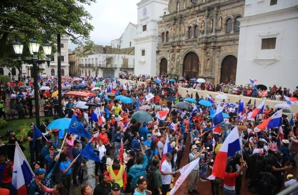 Varios grupos se reúnen en el Casco Antiguo para mostrar su rechazo a la minería. Varios grupos se reúnen en el Casco Antiguo para mostrar su rechazo a la minería.