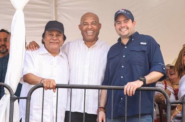 Roberto Durán, Mariano Rivera y José Gabriel Carrizo. Roberto Durán, Mariano Rivera y José Gabriel Carrizo.