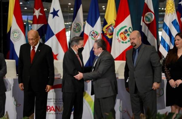 El presidente le dio la bienvenida a las delegaciones de los 18 países que integran el Gafilat. El presidente le dio la bienvenida a las delegaciones de los 18 países que integran el Gafilat.