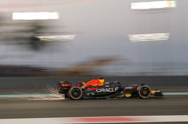 Max Verstappen en Abu Dhabi. Max Verstappen en Abu Dhabi.