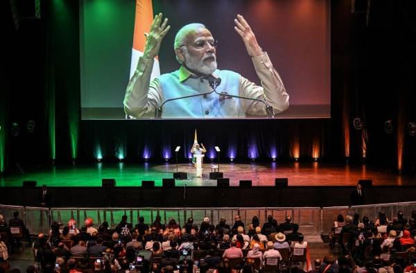 El primer ministro indio, Narendra Modi, pronuncia un discurso en el Seine Musicale en Boulogne-Billancourt, suburbio de París, el 13 de julio de 2023. El primer ministro indio, Narendra Modi, pronuncia un discurso en el Seine Musicale en Boulogne-Billancourt, suburbio de París, el 13 de julio de 2023.