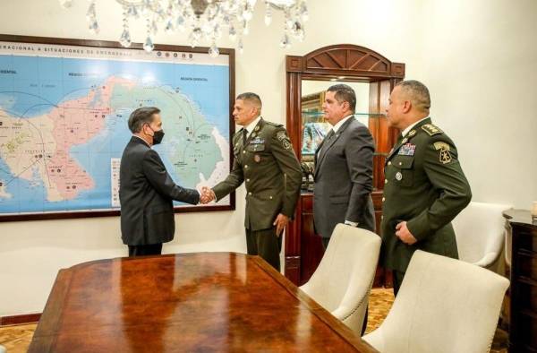 Cortizo se reunió con Gobea y el ministro de Seguridad, Juan Pino. Cortizo se reunió con Gobea y el ministro de Seguridad, Juan Pino.