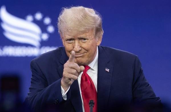 Trump pidió a Raffensperger que 'buscara' los votos que fueran necesarios para anular la victoria de Biden. Trump pidió a Raffensperger que 'buscara' los votos que fueran necesarios para anular la victoria de Biden.