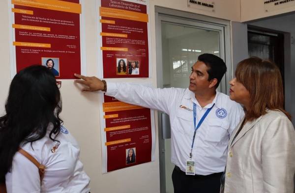 Euclides Deago, investigador principal del proyecto, explicando las investigaciones del nuevo laboratorio. Euclides Deago, investigador principal del proyecto, explicando las investigaciones del nuevo laboratorio.