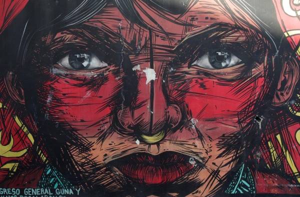 Murales que celebran la etnia y el medio ambiente Murales que celebran la etnia y el medio ambiente